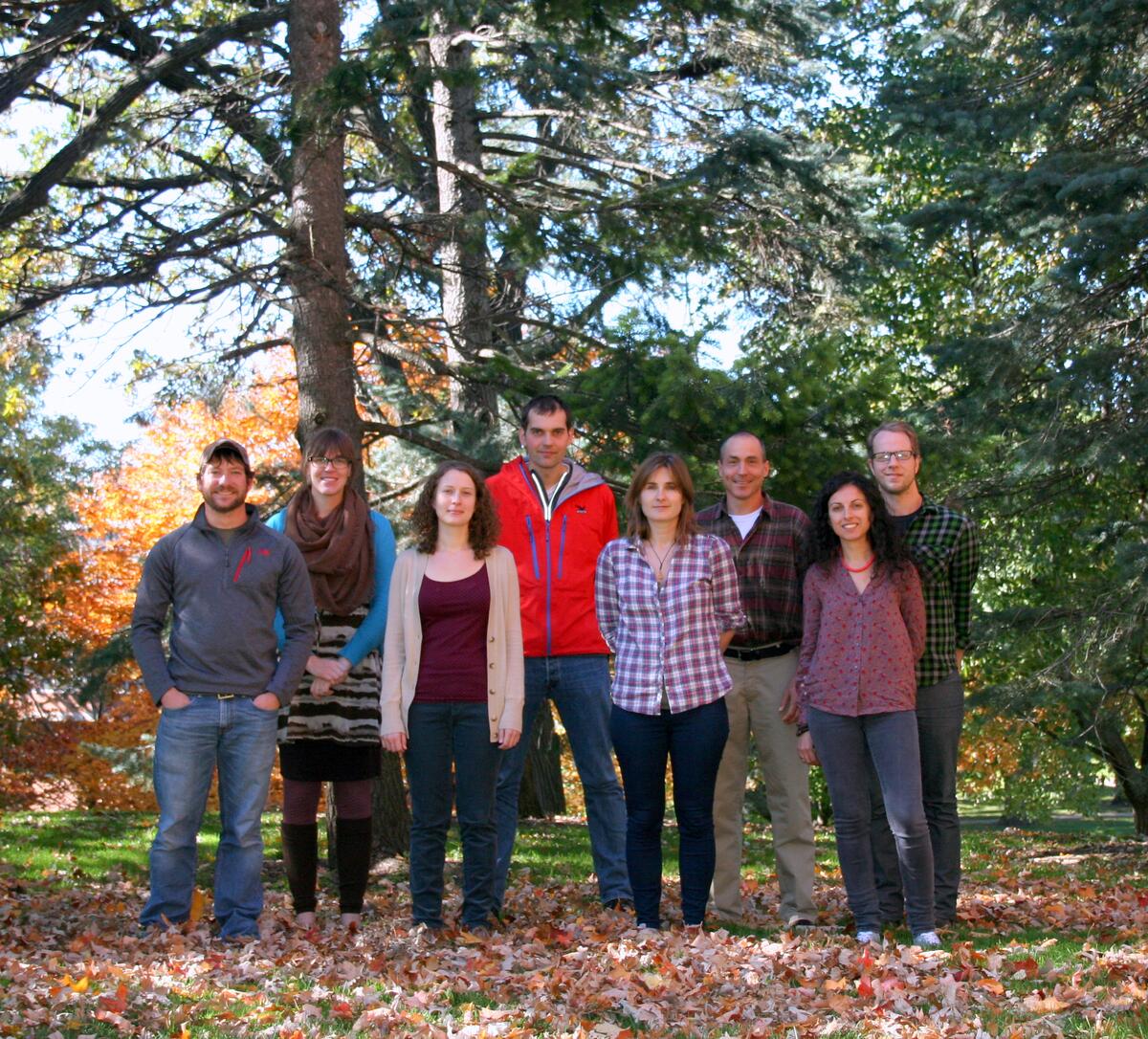 Picture of Fieberg lab members in an outdoor setting